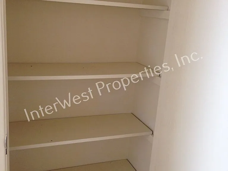 1010-1040 W Powell Blvd — Photo 11
