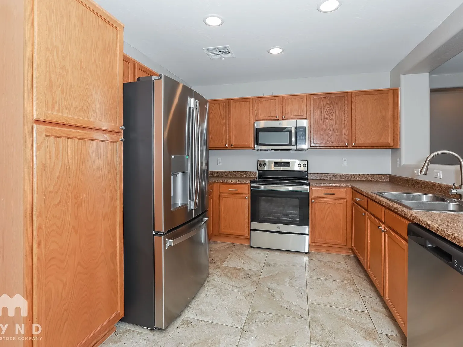 3 bed, 2.0 bath, 1261 sqft, $1,815 — Photo 2