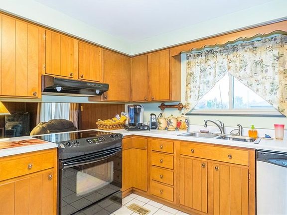 5th image of 177 Katy Ln