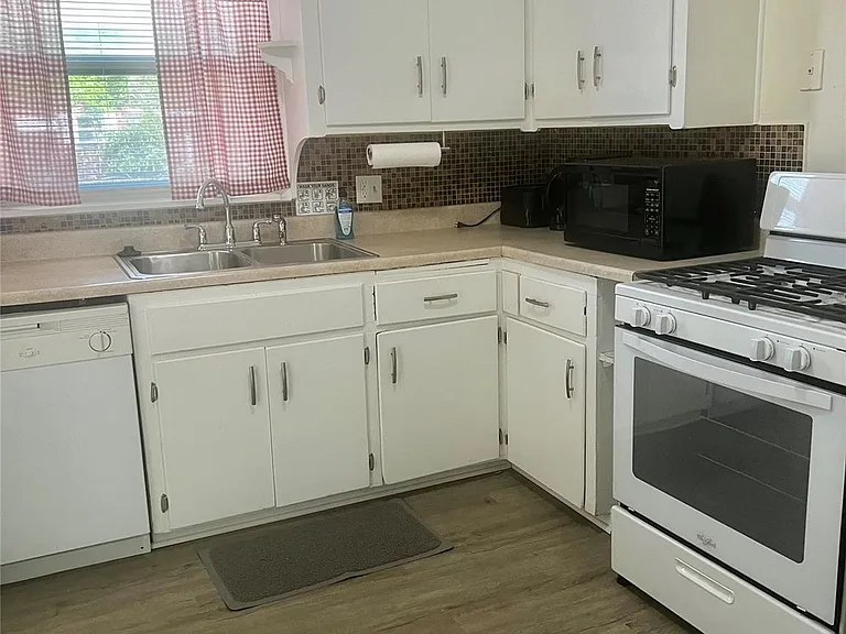 15518 Meyers Rd — Photo 21