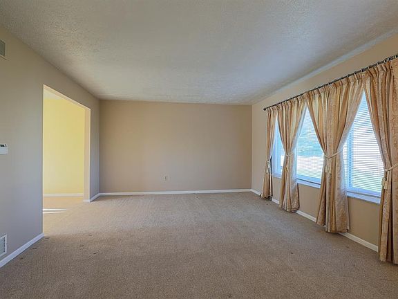4th image of 7699 Sussex Ct