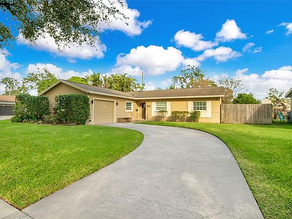 3rd image of 3829 BAINBRIDGE AVENUE
