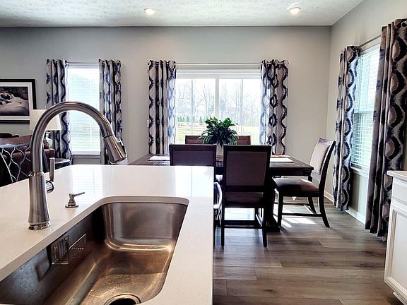 5th image of 1583 Clearbrook Ln