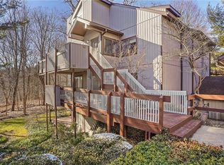2160 Pinebrook Trl, Cuyahoga Falls, OH 44223