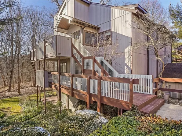 2160 Pinebrook Trl, Cuyahoga Falls, OH 44223