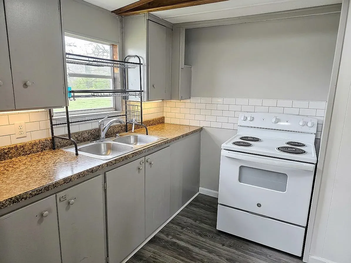 2 bed, 1000 sqft, $895 — Photo 3