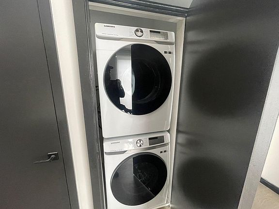 3rd image of 100 Sackett St APT 303