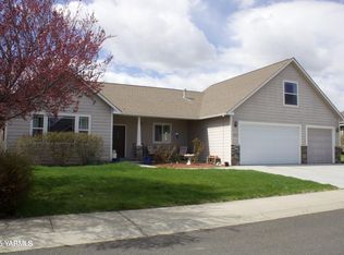 408 S 93rd Ave, Yakima, WA 98908
