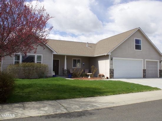 408 S 93rd Ave, Yakima, WA 98908