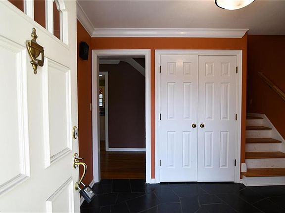 2nd image of 1324 Ledgewood Dr