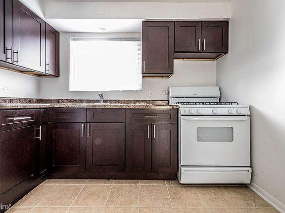 8901 S Cottage Grove Ave Apartments Chicago Kitchen_02