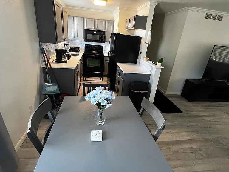 4401 N 12th St #209 — Photo 8