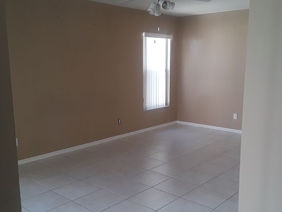 master bdr w/full ensuite