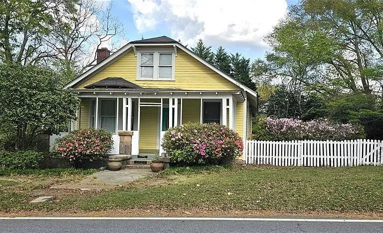1047 Ridge Ave — Photo 3