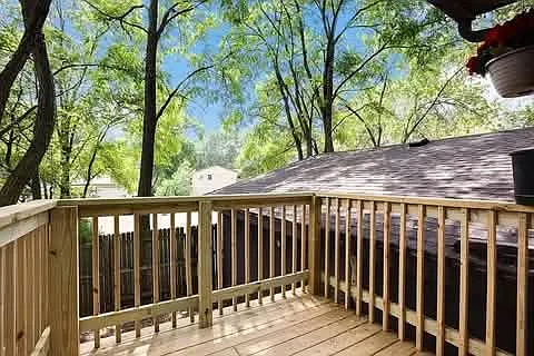 7417 Meadowwood Dr N — Photo 15
