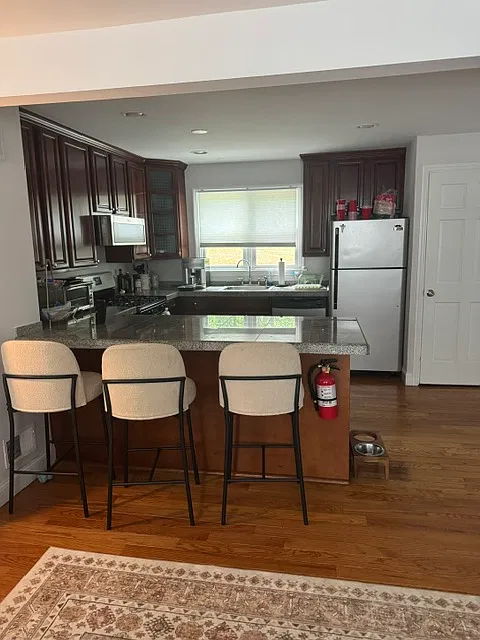 2 bed, $2,850 — Photo 3