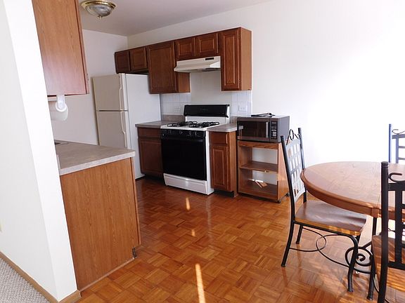5th image of 303 Newport Ln #A2