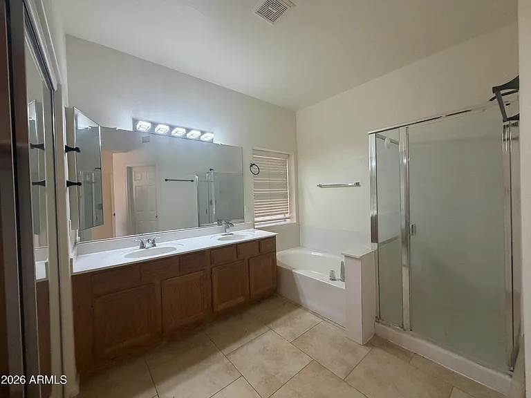 908 N Gregory Pl — Photo 15