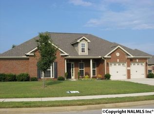 8525 Rolling Oaks Dr, Owens Cross Roads, AL 35763