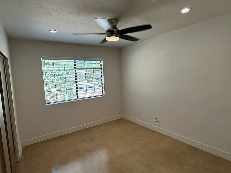 426 S Stratford Dr — Photo 20