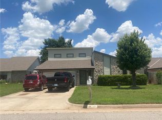 712 Westglen Dr, Yukon, OK 73099
