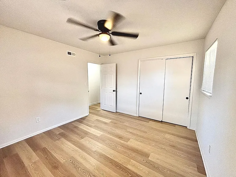 4702 S Madison Ave — Photo 10