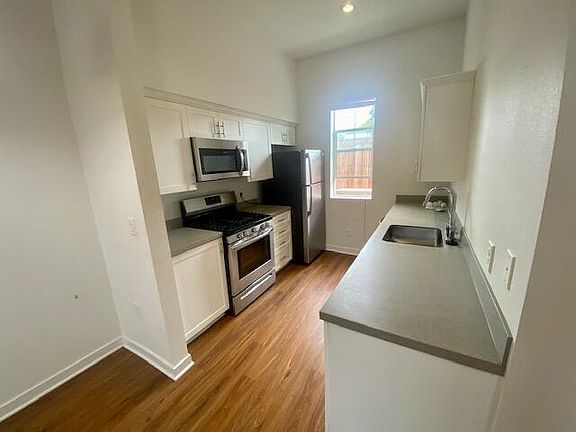 4th image of 322 W Micheltorena St #B