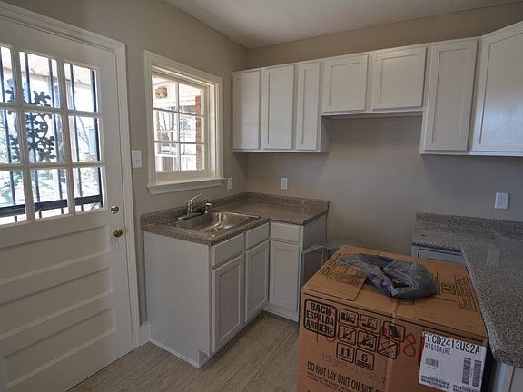 2nd image of 3857 Marion Ave