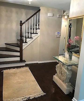 5th image of 602 W Noyes St