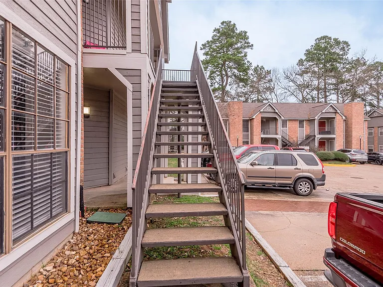 2402 Sycamore Ave #D8 — Photo 4