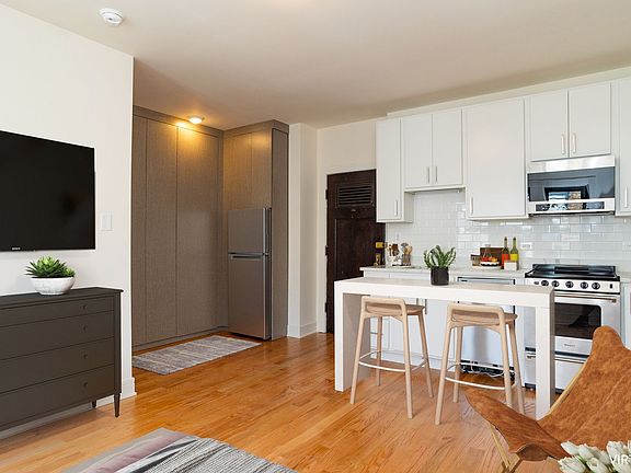 2nd image of 4325 N Dayton St #105