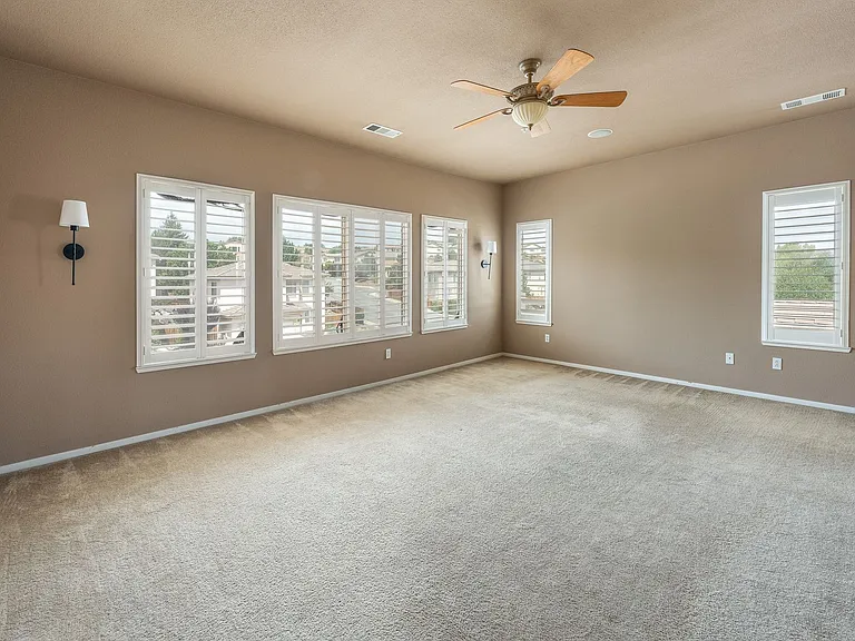 3270 Creekside Ln — Photo 5