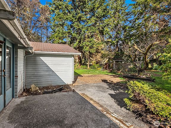 5th image of 10862 Falk Road NE