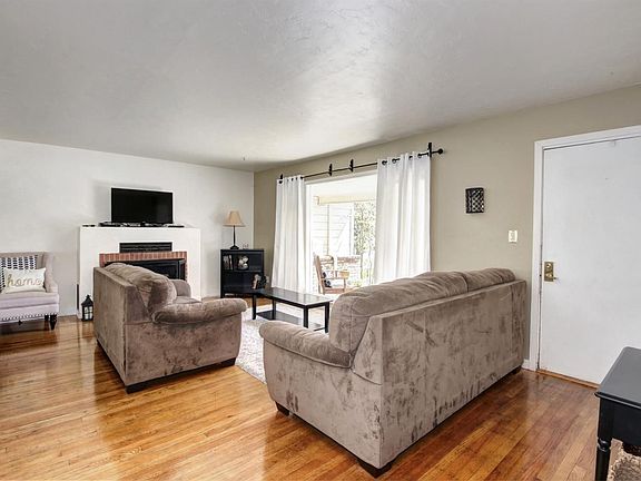 4th image of 719 Buena Tierra Dr