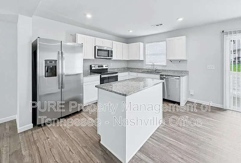 3 bed, 2.5 bath, 1220 sqft, $1,995 — Photo 4