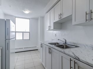 15 Eastbourne Dr #202, Brampton, ON L6T3L9