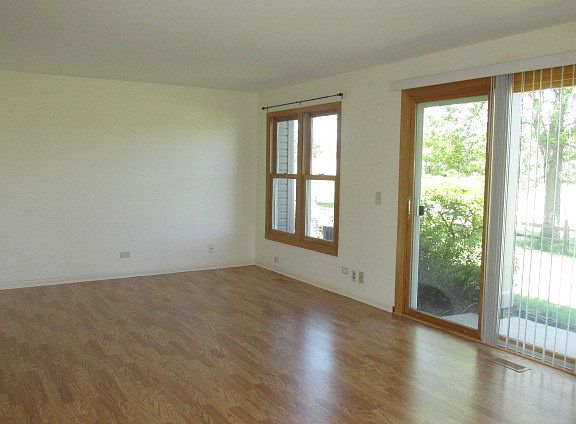 5th image of 307 University Ln #5