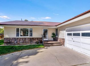 812 8th Ave E, Gooding, ID 83330