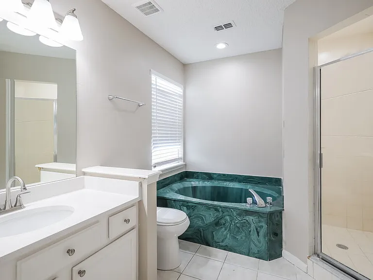 1811 Sheraton Lakes Cir — Photo 12