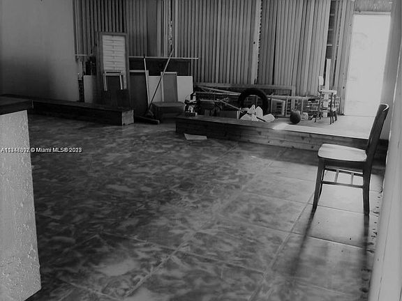 4th image of 10642 NE 11th Ct