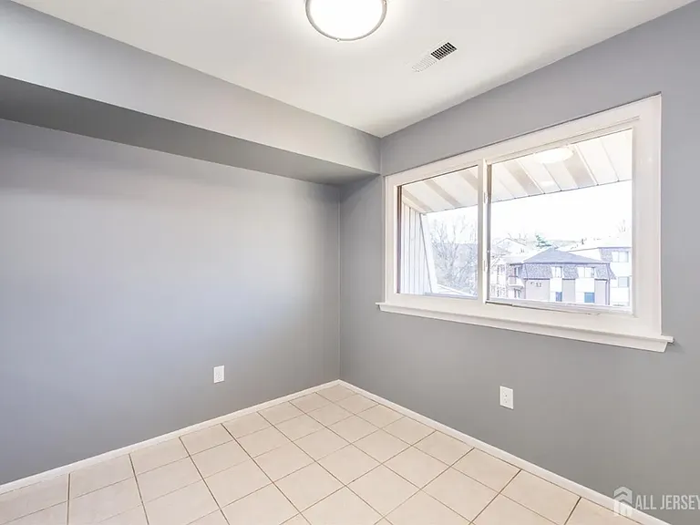 1614 Edison Glen Ter — Photo 13