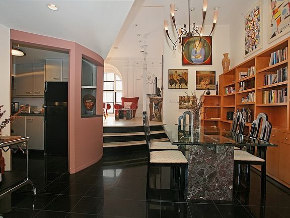 3rd image of 253-263 W 73rd St #5E