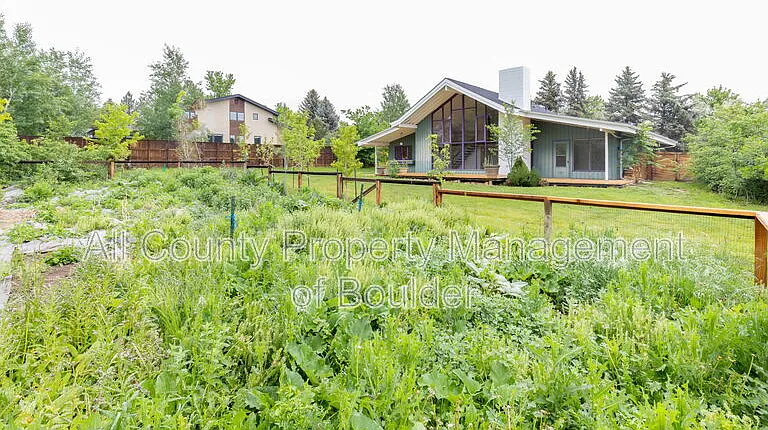 2220 Norwood Ave — Photo 3