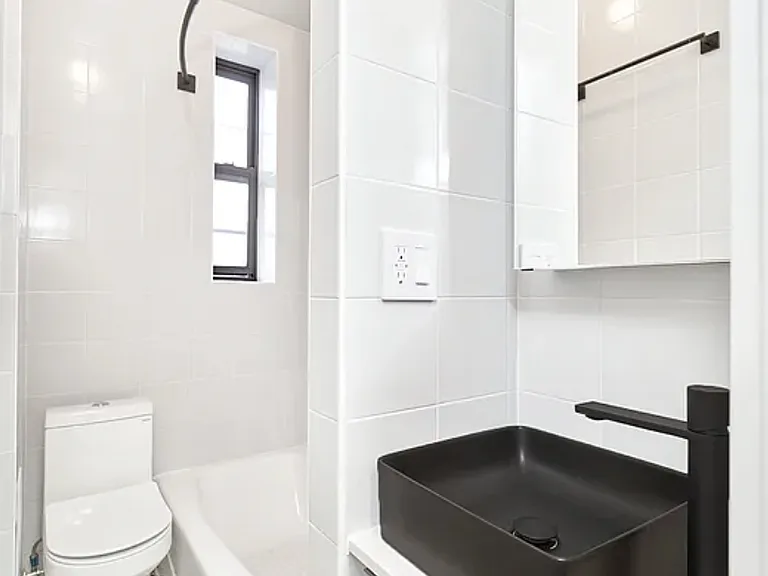 302 E 5th St #5D — Photo 5