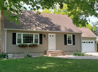 42 Woolworth St, Longmeadow, MA 01106