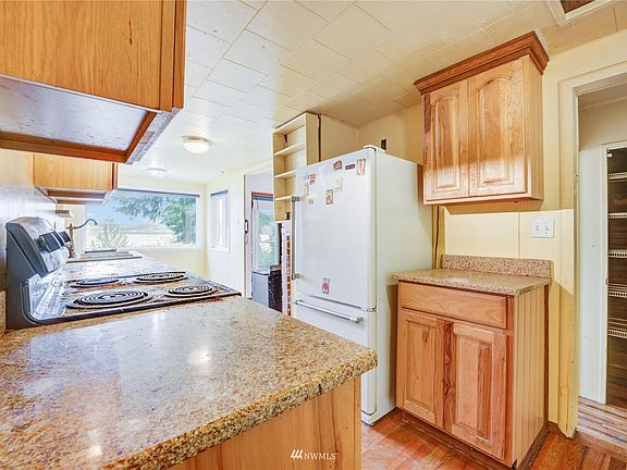 5th image of 31847 Bridge Way NE