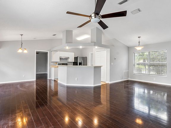 2nd image of 717 Tulip Drive