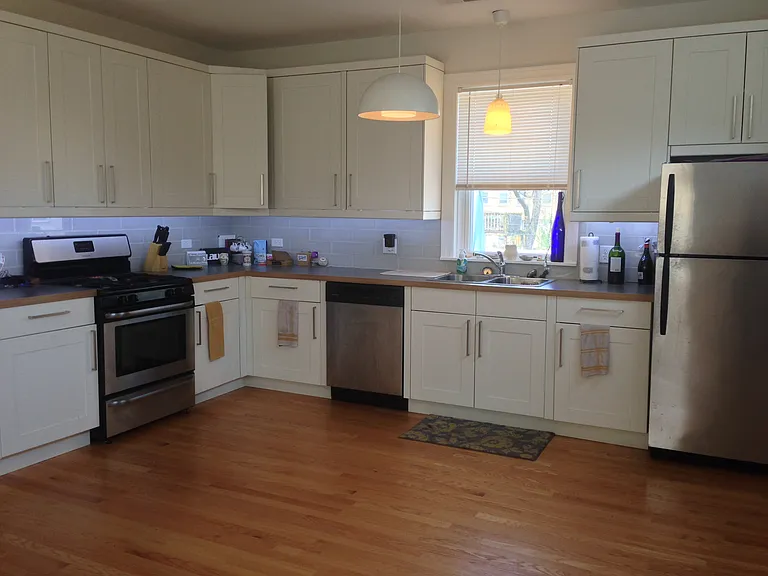 1243 N Greenview Ave #RB-1 — Photo 2