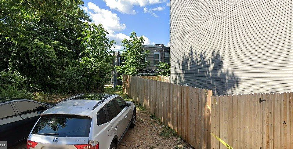 2nd image of 3977 Wyalusing Ave