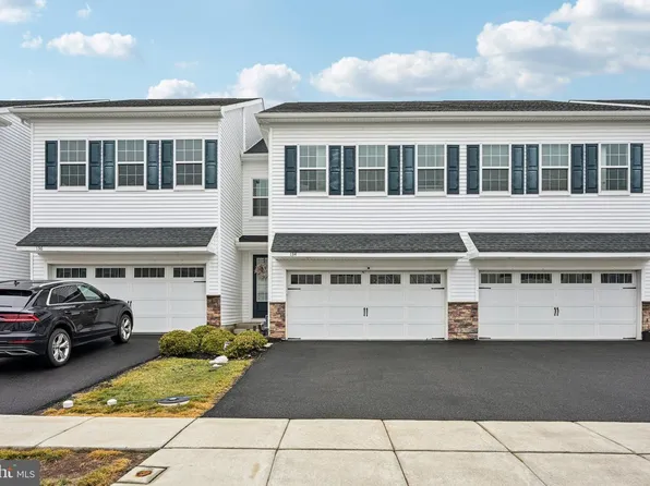 134 Knock Hill Dr, Royersford, PA 19468